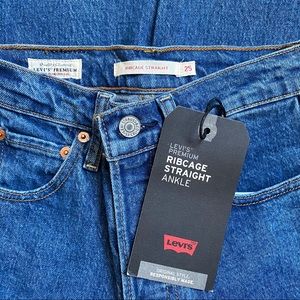 Levi’s Ribcage Jeans